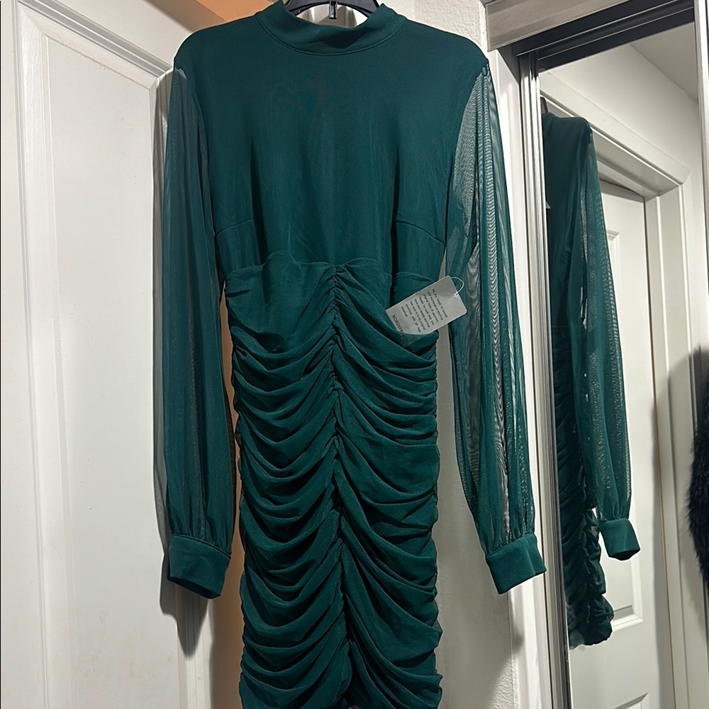 Nwt Elegant Green Ruched Dress